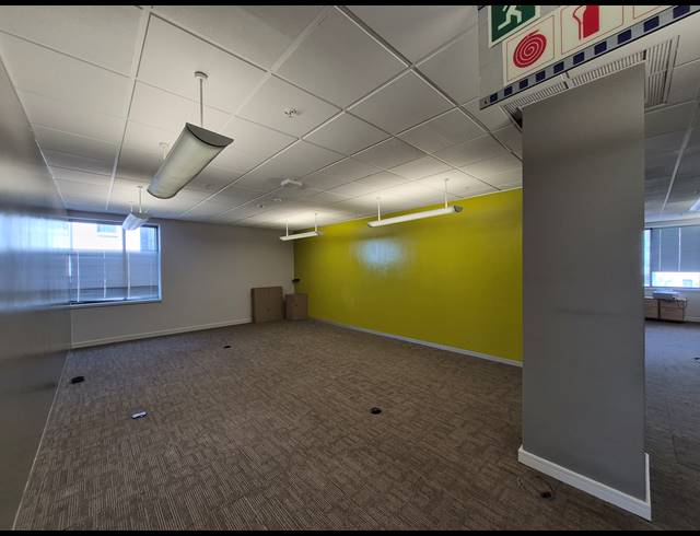 1,550M² OFFICE TO LET IN SANDTON CENTRAL